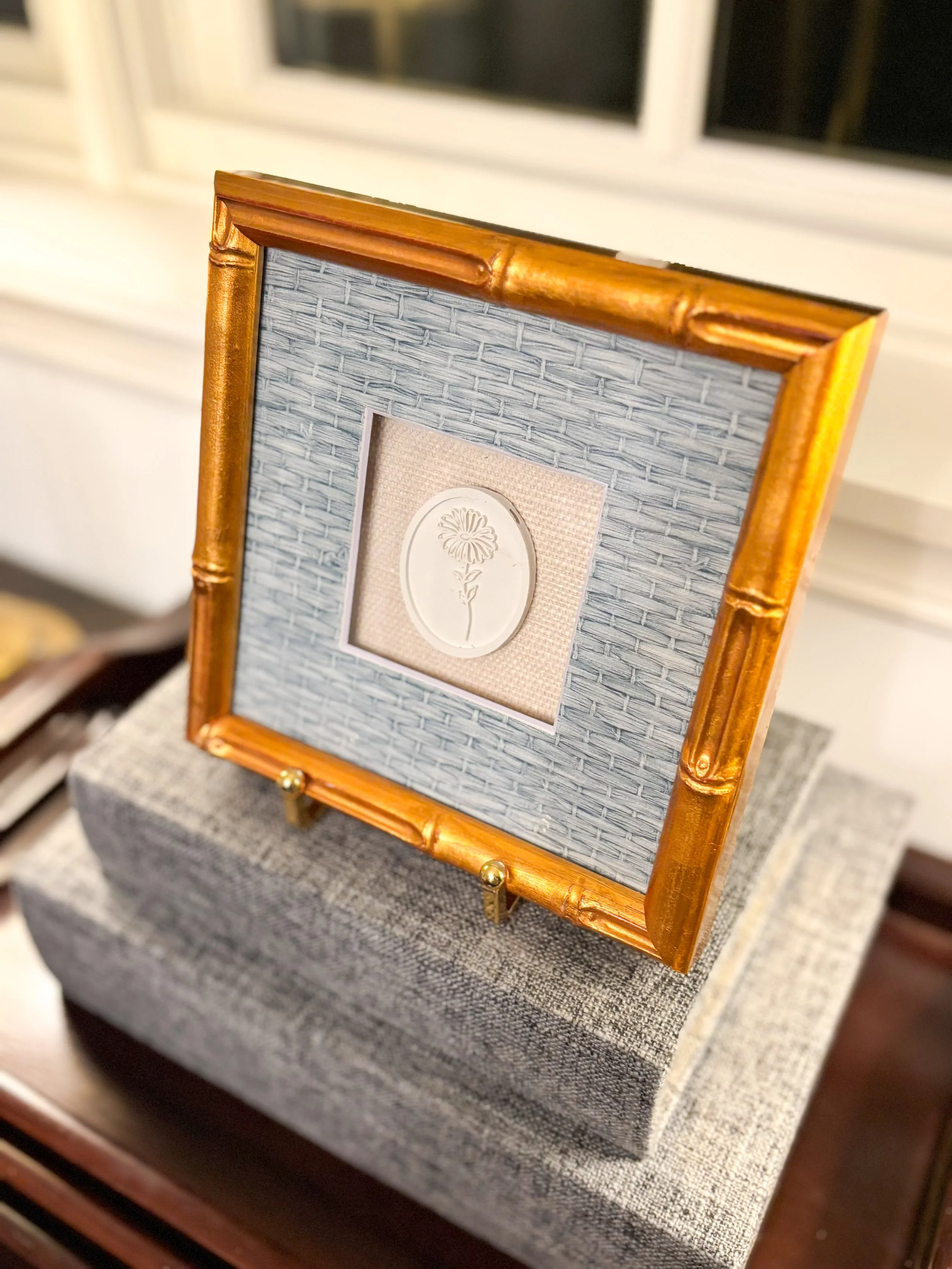 Cameo à la Carte | Varies — Cameo & Crest